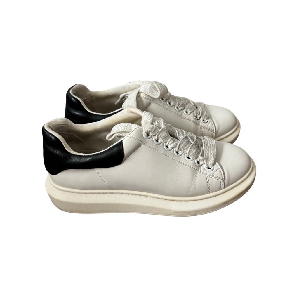 Steve Madden Gaines white round toe lace up sneakers